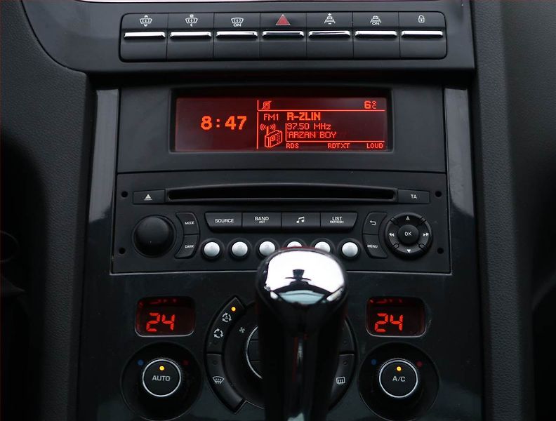 Peugeot 5008 (2013) 2.0 HDI, Automat, Serv.kniha - fotka 12 z 21