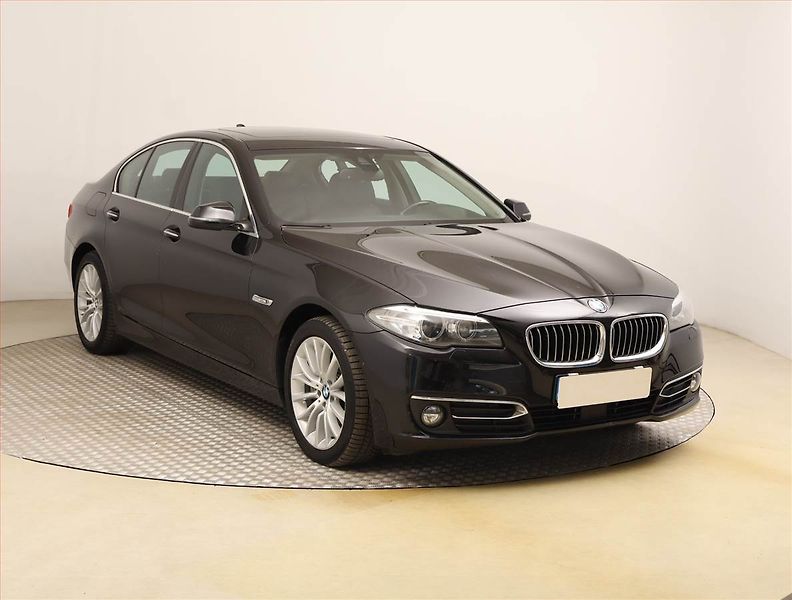 BMW Řada 5 (2015) Luxury Line 530d xDrive, 4X4 - fotografie inzerátu