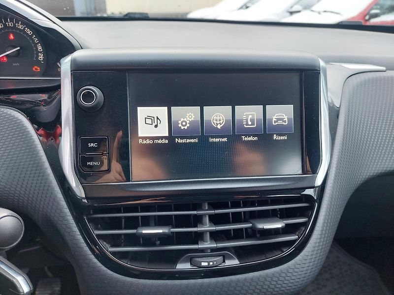 Peugeot 2008 (2015) 1.2-81kW THP - fotka 12 z 38