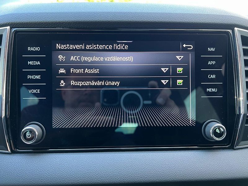 Škoda Karoq (2022) 2.0TDi Style+! Tažné! ČR+1.maj - fotka 33 z 41