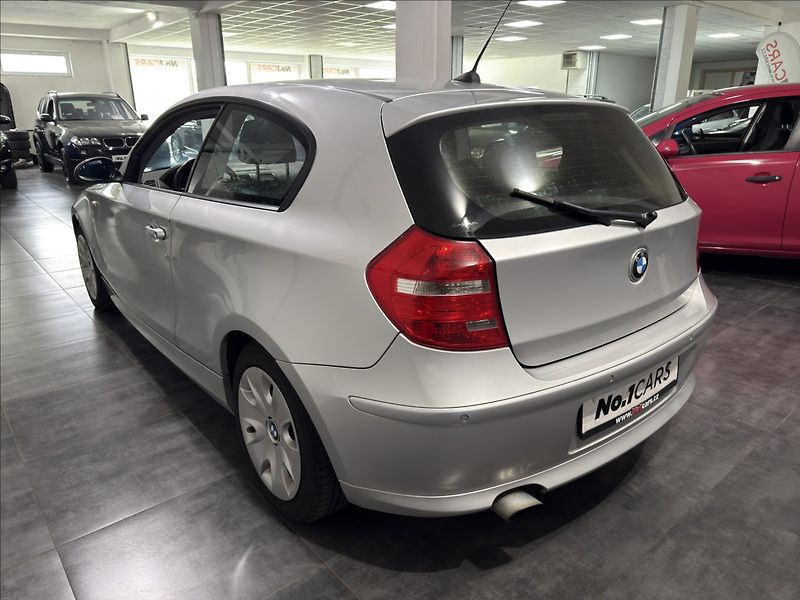 BMW Řada 1 2,0   D 105 kW ZADNÍ ČIDLA - fotka 4 z 19