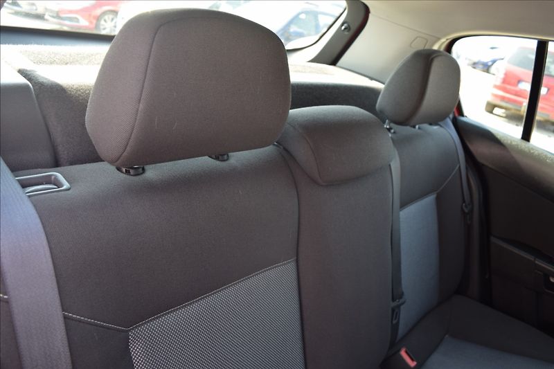 Opel Astra 1,4 i 66KW KLIMA ALU VÝHŘEV - fotka 21 z 50