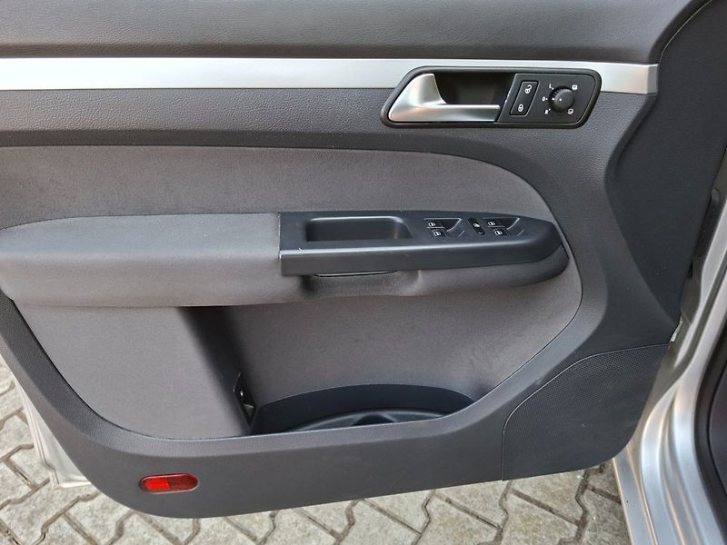Volkswagen Touran (2011) 1.4TSI 103kW 6MAN - fotka 20 z 38