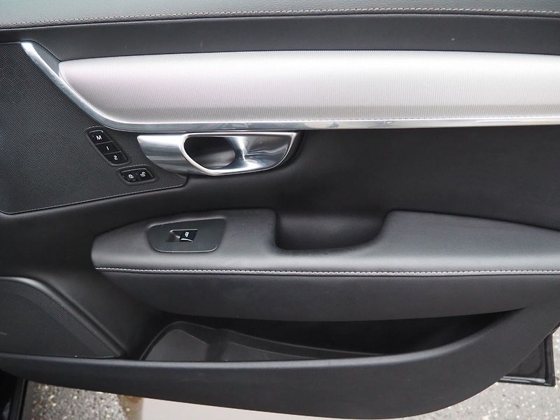 Volvo S90 (2021) B5, AWD, Inscription, 173 kW - fotka 17 z 37