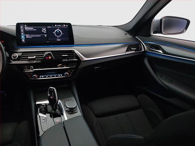 BMW Řada 5 (2021) M Sport 530e - fotka 8 z 22