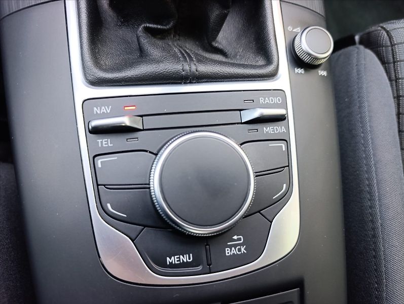 Audi A3 1,6 TDi Bi-xenon,Navi,Tempomat - fotka 32 z 34