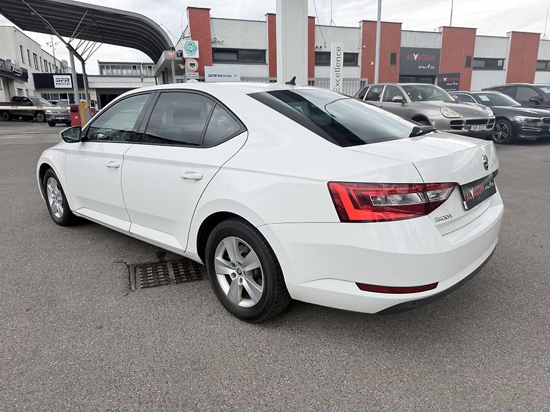 Škoda Superb 2.0 TDi 110kw - fotka 8 z 29