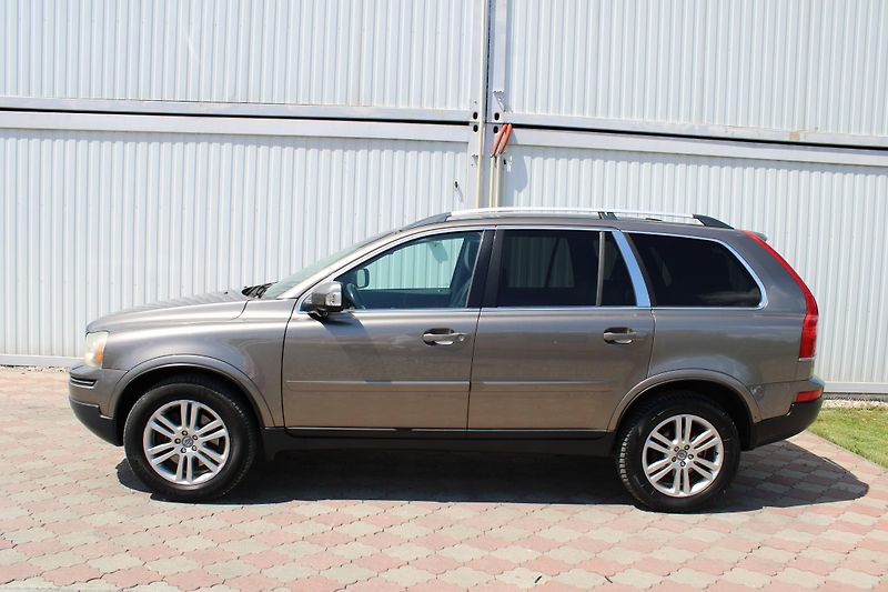 Volvo XC90 2,4 D5 AWD SUMMUM 7 MÍST CZ - fotka 6 z 28