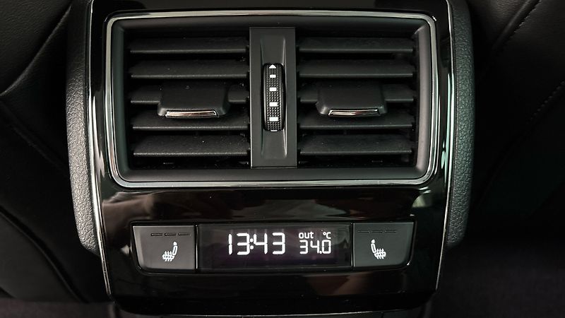 Škoda Superb 2.0 TDI DSG 4x4 L&K Combi - fotka 24 z 33