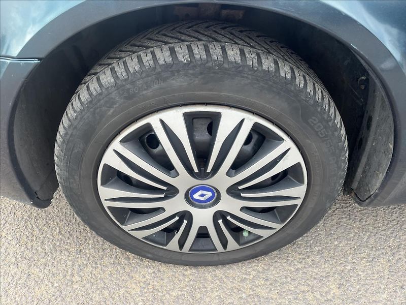 Renault Laguna 1,9 dCi TAŽNÉ SERVIS STK 3/28 - fotka 33 z 33