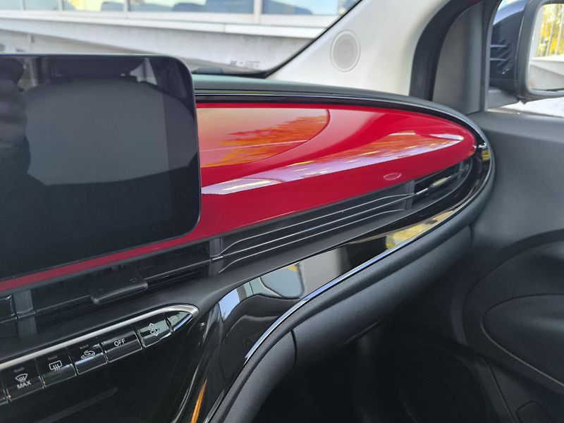 Fiat 500 (2026) Hybrid Icon 1.0 BSG 65k - fotka 14 z 35