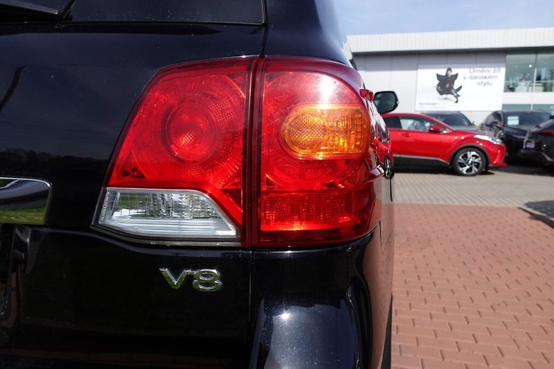 Toyota Land Cruiser 4.5D-4D V8 200kW 6A/T Lux+ - fotka 34 z 35