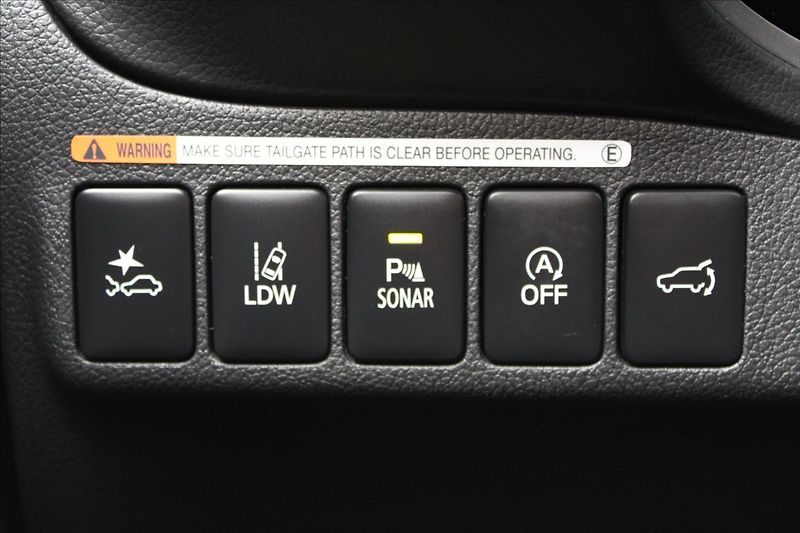 Mitsubishi Outlander 2,0 i  A/T,4x4,7.MÍST,INSTYLE+ - fotka 23 z 38