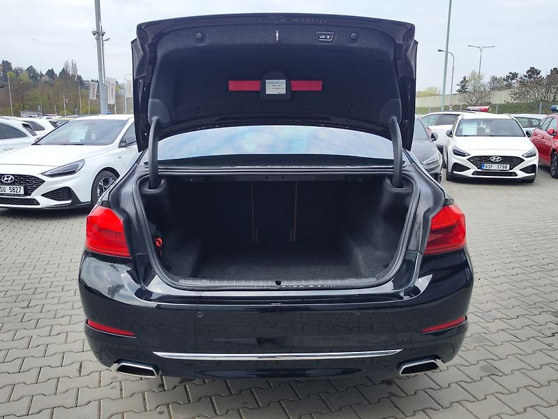 BMW Řada 5 540d/235kW xDrive Luxury AT - fotka 9 z 40