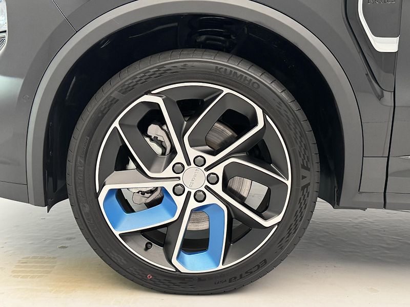 Lynk & Co 01 PHEV DCT AUT 1.maj - fotka 14 z 55