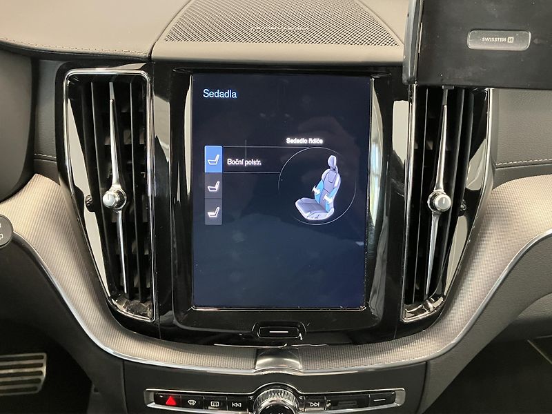 Volvo XC60 T6 AWD R-Design POLESTAR AT8 - fotka 45 z 57