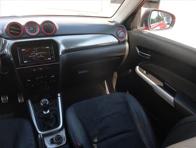 Suzuki Vitara (2016) S 1.4 BoosterJet, 4X4 - fotka 8 z 21
