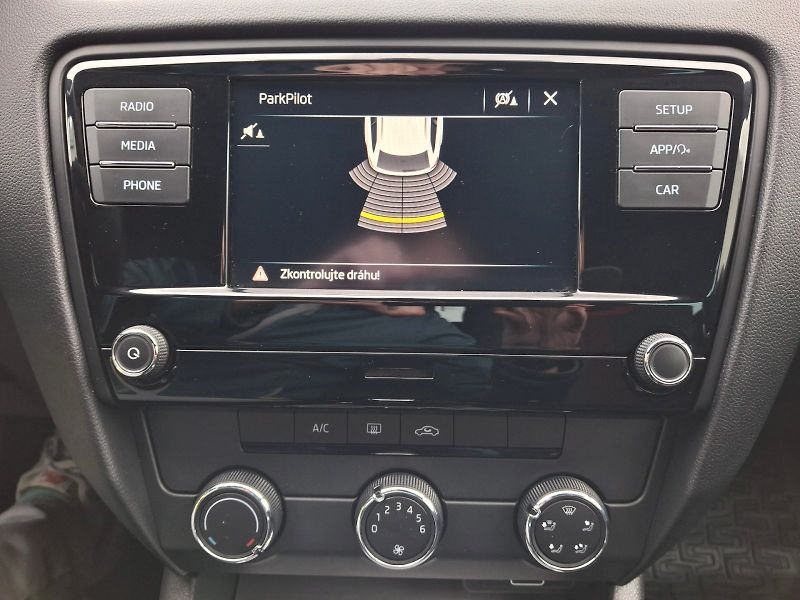 Škoda Octavia (2020) Combi Ambition DSG 1,5TSi 110k - fotka 25 z 31