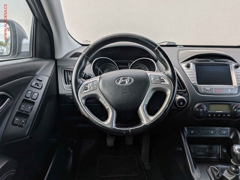 Hyundai ix35 (2013) 1.7 CRDi, Navi, kamera - fotka 13 z 20