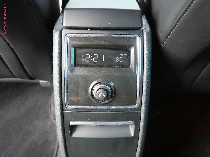 Škoda Superb (2012) 2.0TDi 4x4, Elegance, DSG - fotka 25 z 28