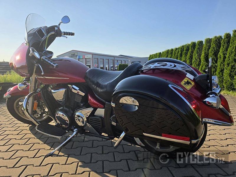 Yamaha XVS 1300 A Midnight Star (2007) - fotka 9 z 15