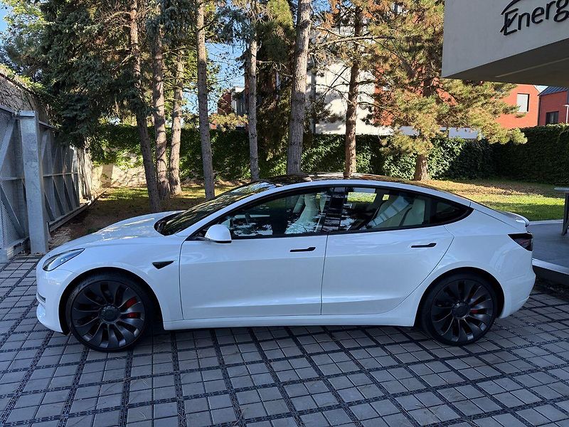 Tesla Model 3 Performance - fotka 3 z 39