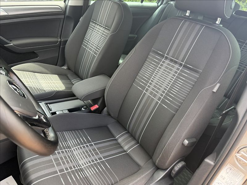 Volkswagen Golf Variant VII 1.6 TDI Lounge - fotka 14 z 16