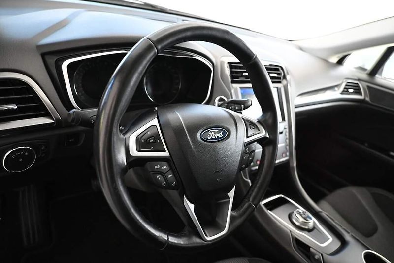 Ford Mondeo (2021) 2.0 140 KW LED SONY Titanium T - fotka 14 z 39