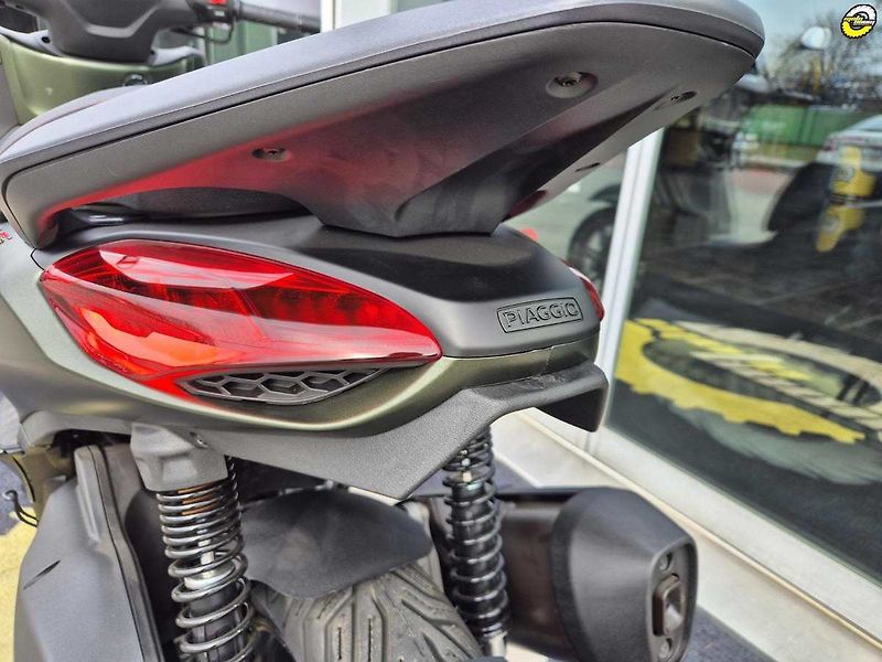 Piaggio Beverly 300 S (2024) VÝPRODEJ EURO5 - fotka 15 z 24
