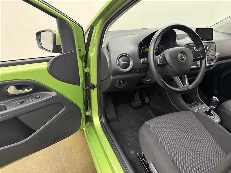 Škoda Citigo 1,0 AUTOMAT NAV SENZORY VÝHŘEV - fotka 21 z 30