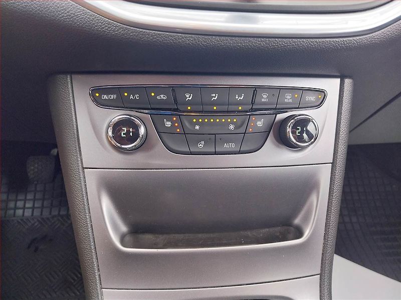 Opel Astra (2016) 1.6 CDTI, Serv.kniha, Tempomat - fotka 12 z 16