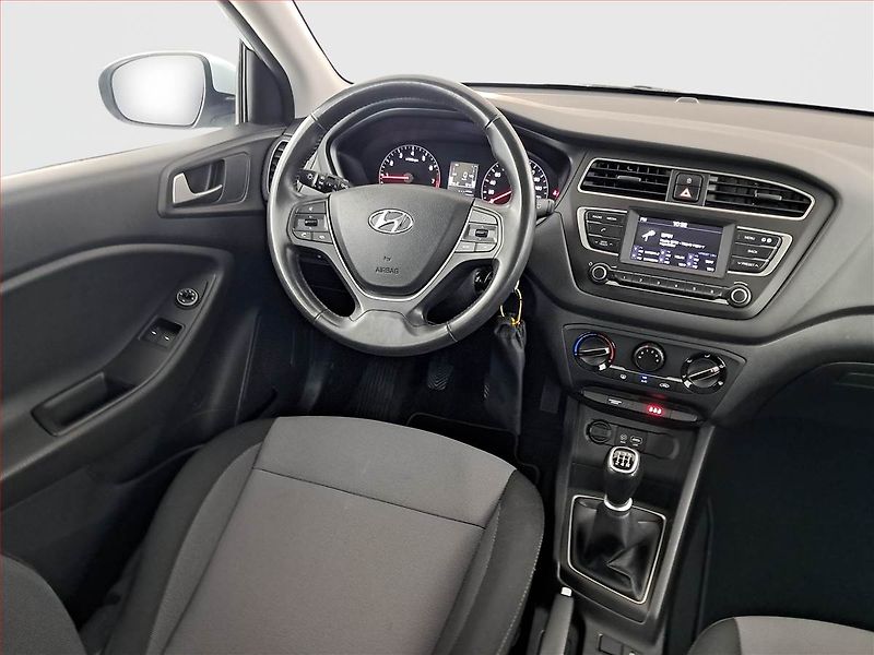 Hyundai i20 (2019) 1.2, Serv.kniha, Park. senzory - fotka 7 z 16