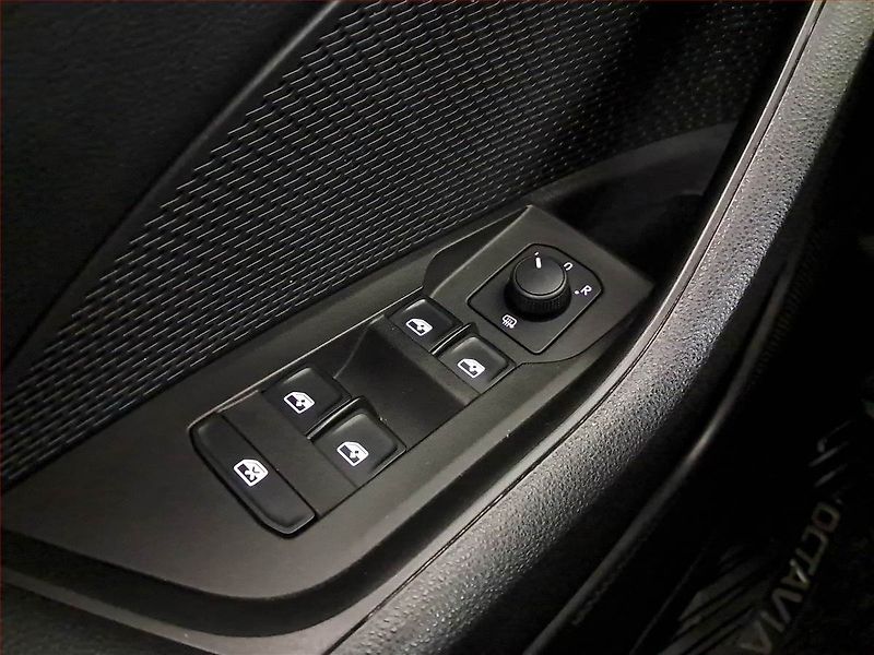 Škoda Octavia (2023) Ambition 2.0 TDI, ČR,1.maj - fotka 17 z 17