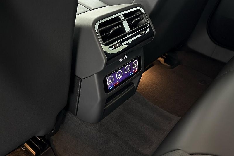 BMW Řada 5 540d xDrive Touring - fotka 16 z 17