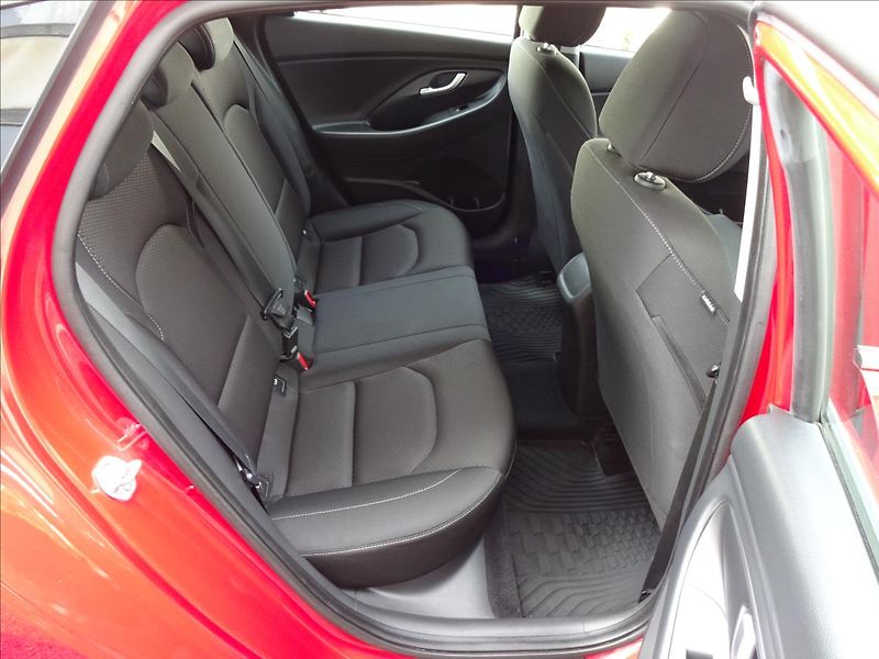 Hyundai i30 1,4 T-GDi 103 kW Fastback - fotka 25 z 55