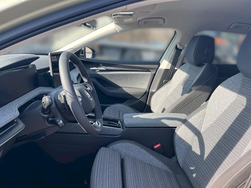 Škoda Superb (2025) COMBI SELECTION 2.0 TDI 110 kW - fotka 17 z 35
