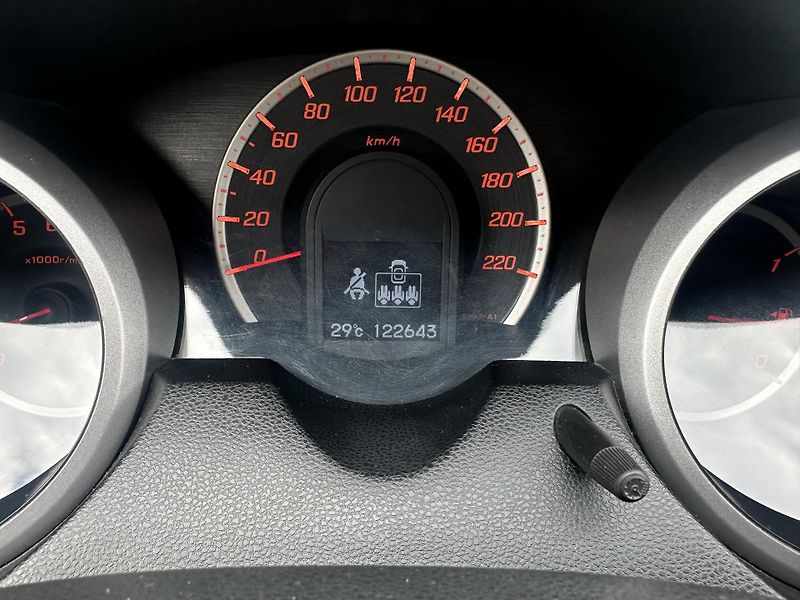 Honda Jazz (2010) 1.4 i-VTEC (73 kW) - fotka 24 z 31