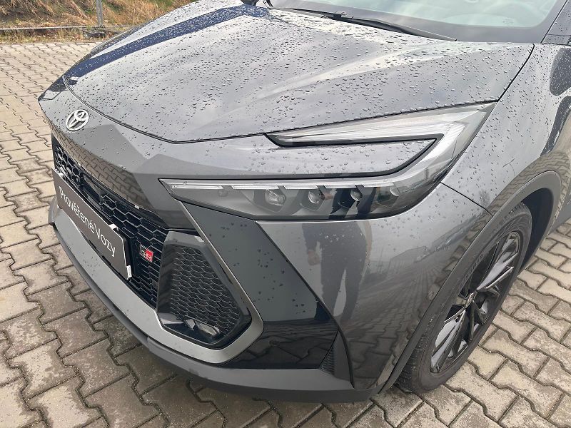 Toyota C-HR 2,0 HEV e-CVT GR Sport - fotka 28 z 30