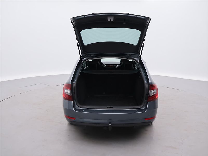 Škoda Octavia 1.6 TDI 85kW DSG Navi Tažné - fotka 9 z 27