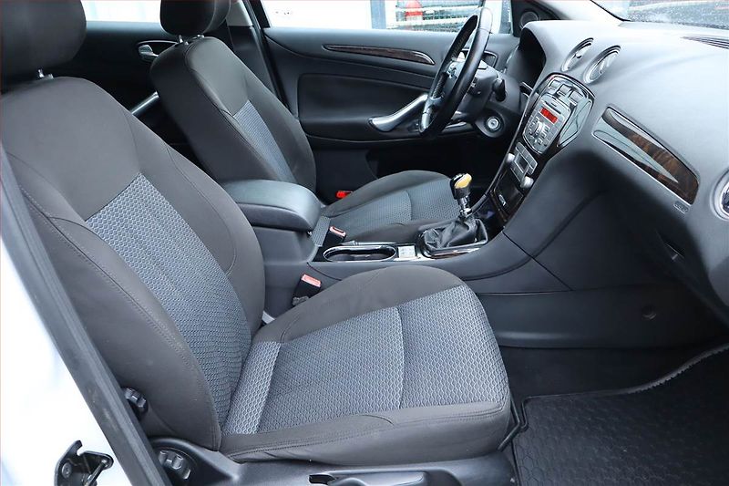 Ford Mondeo (2009) 1.8 TDCi, servisované - fotka 9 z 19