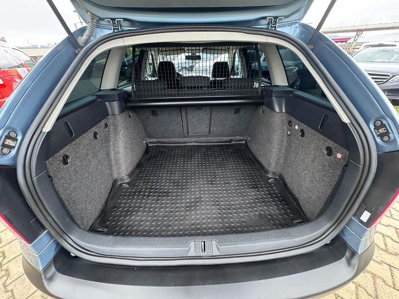 Škoda Octavia (2011) SCOUT 4X4 2,0 TDI 103 AUTOMAT - fotka 34 z 50