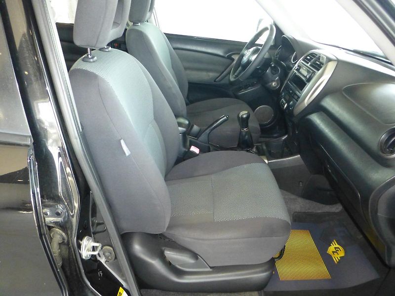 Toyota RAV4 (2004) 2,0D*DIGI**ALU**PARK.S***4X4 - fotka 18 z 24