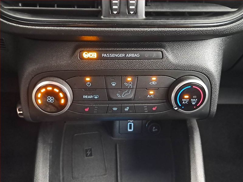 Ford Focus (2019) 2.0 EcoBlue, Serv.kniha, Navi - fotka 16 z 21