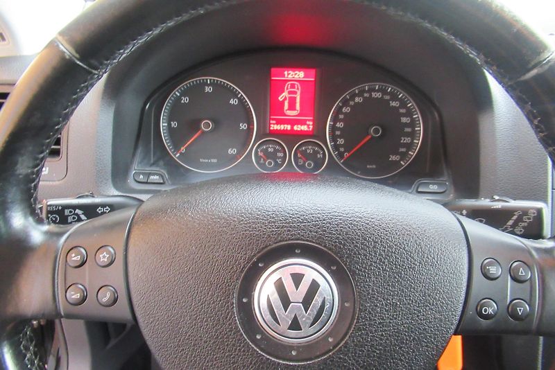 Volkswagen Golf 1.9 TDI AUT. KLIMA - fotka 11 z 20