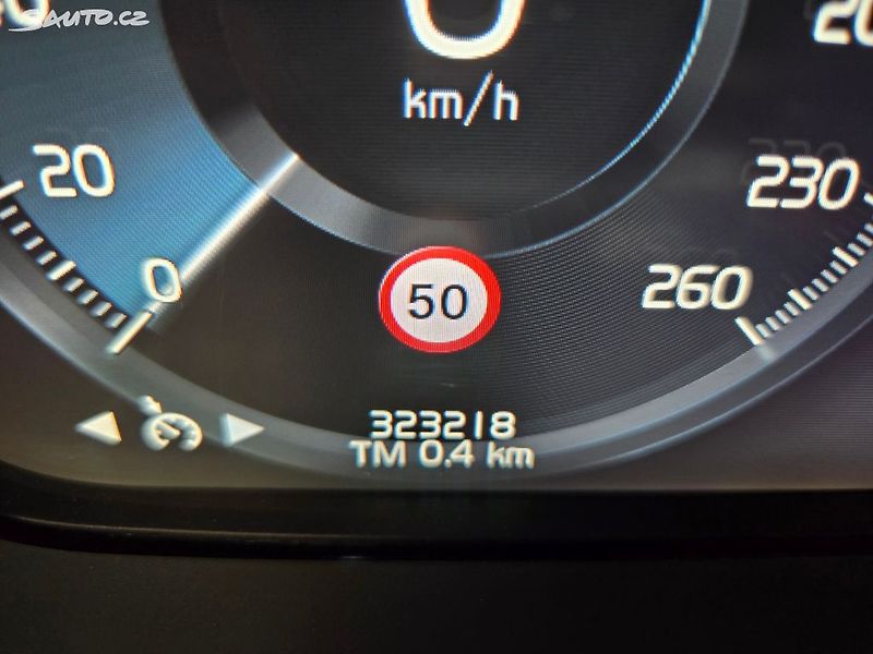 Volvo V60 (2020) 2.0 D4 AWD 4x4 Automat - fotka 34 z 37