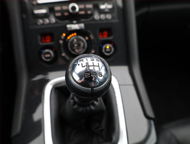 Peugeot 5008 (2011) 2.0 HDI, Navi, Xenony - fotka 14 z 16