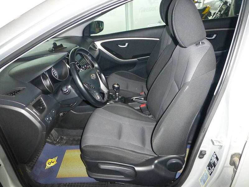 Hyundai i30 (2013) 1,6CRDI*ALU**VYHŘ.SED***KAMERA - fotka 10 z 25