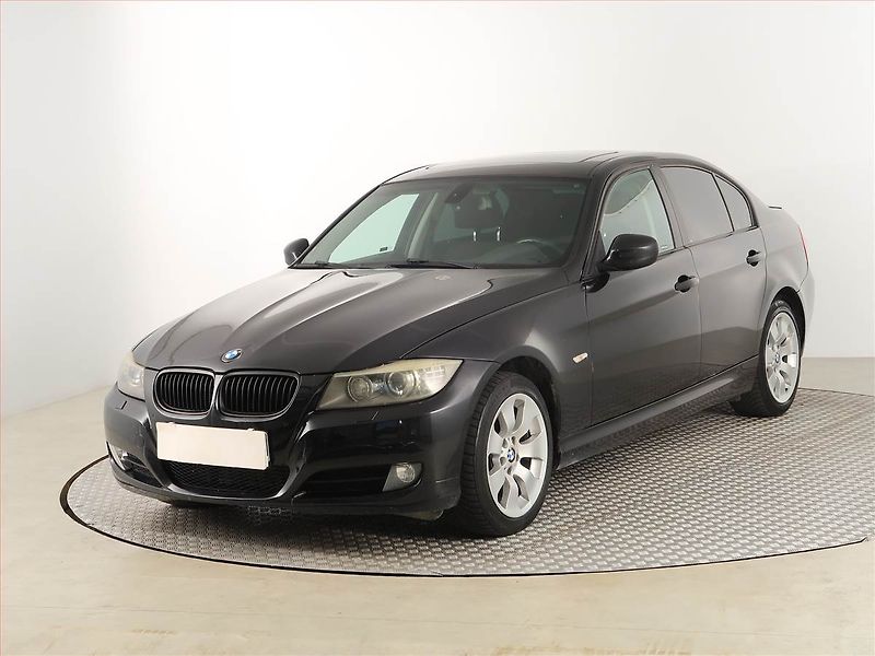 BMW Řada 3 (2010) 320 d xDrive, 4X4, Automat - fotka 2 z 17