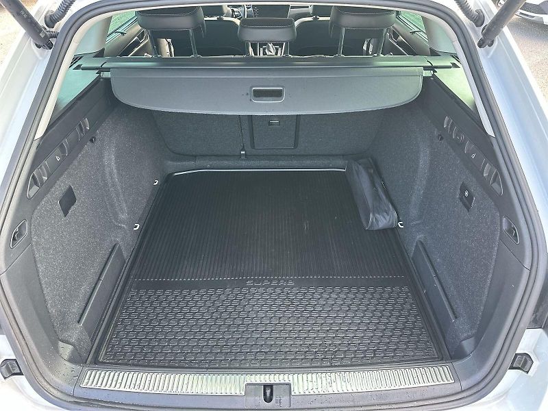 Škoda Superb (2023) Combi 2.0 TSI DSG L&K - fotka 33 z 38