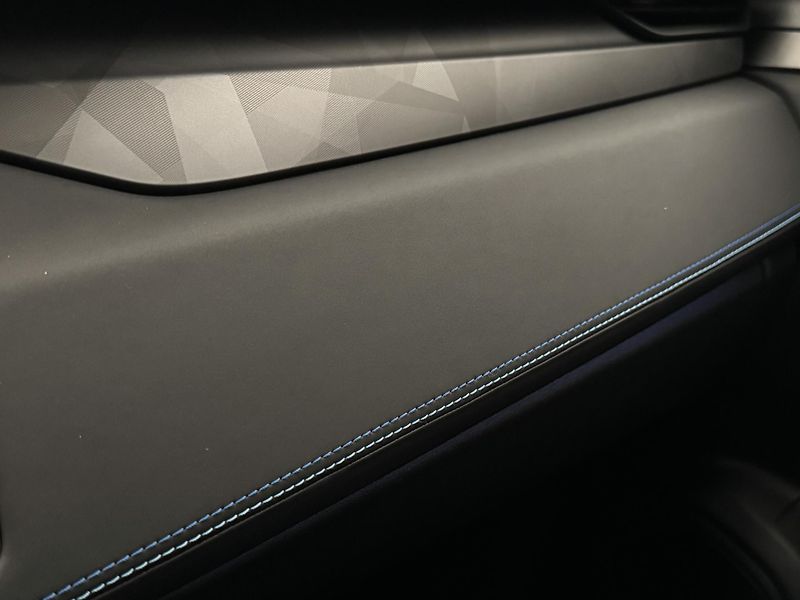 Lynk & Co 01 PHEV DCT AUT 1.maj - fotka 51 z 55